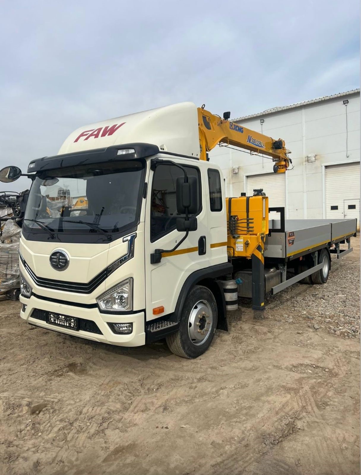 FAW Tiger CA 1121 с КМУ XCMG SQS125-4